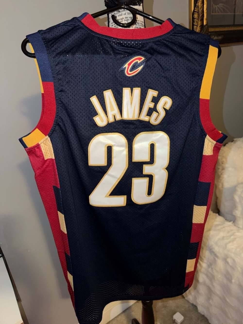 Mitchell & Ness LeBron James  Cavaliers 03-04 Hardwood Classics Swingman  Size 4